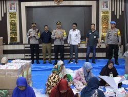 Tinjau Logistik Pemilu 2024, Kapolres Siapkan Petugas Faskes Polres Way Kanan Untuk Tenaga Lipat surat Suara