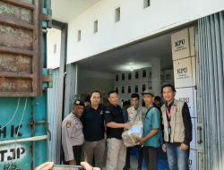 Polres Pesisir Barat Kawal Ketat Pendistribusian Logistik Pemilu 2024 Di Gudang Logistik KPU
