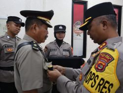 Masuki Usia Purnabakti, Kabag SDM Kompol Eddy Irsan Serahkan Jabatannya ke Kapolres Way Kanan