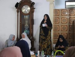Ketua Umum BKMT Pesibar Septi Istiqlal, Hadiri Pengajian Rutin Bulanan di Pekon Way Sindi Hanuan