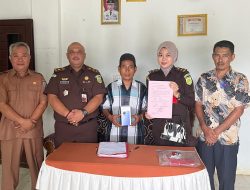 Handphone Vivo Y02 Dikembalikan kepada Lukman oleh Kejari Way Kanan