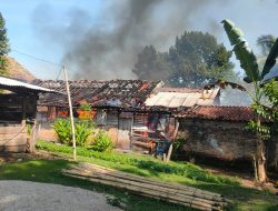 Polsek Blambangan Umpu Datangi TKP Kebakaran Rumah di Sidoarjo