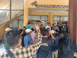 Ratusan Wartawan Gruduk Gedung DPRD Waykanan, Tuntut Masda Yulita Minta Maaf