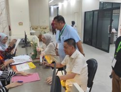 Masuk Tahapan Pilkada Way Kanan ,Ali Rahman Dan Ayu Asalasiyah  Lakukan Pemeriksaan Di RSUD Abdul Moeloek