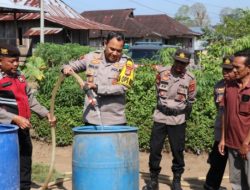 Memperingati HUT polda Lampung, polres Lampung barat saluran Ribuan Liter air bersih Bantu penuhi kebutuhan masyarakat