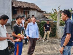 Wakil Bupati Way Kanan, kunjungi dan berikan Santunan, korban kebakaran di kampung Negeri ujan mas