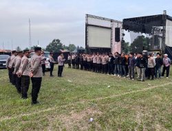 Wakapolres Way Kanan Pimpin Pengamanan Konser Musik Band Tipe- X Dan Lala Widy di Bumi Agung