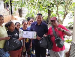 Vox Point Sikka Beri Bantuan Korban Erupsi Gunung Lewotobi. Alfrida; Ini Kado Natal Bagi Kami