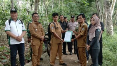 Tim Monev Sambangi Kampung Donomulyo, Administrasi Keuangan Dan Pembangunan Fisik Turut di Cek