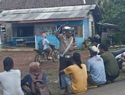 Penumpang Duduk di Atas Muatan Truck, Satlantas Polres Way Kanan Berikan Teguran Humanis kepada Sopir di Sidoarjo