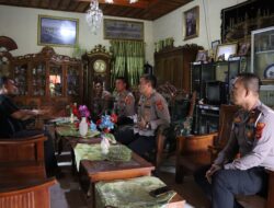 Polisi Peduli, Kapolda Lampung Beri Santunan Korban Laka Lantas Mobil Bermuataan Durian di Jalinsum Way Kanan