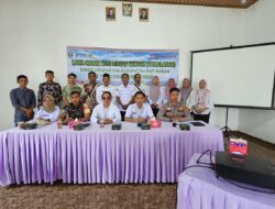 Polisi Menghadiri Lokakarya Mini Lintas Sektor di di Aula Puskesmas Serupa Indah.