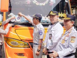 Pj,sekda dan kadis perhubungan meninjau PO MKU kelayakan angkutan mudik.