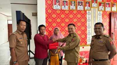 Wakil Bupati Lambar Salurkan Bantuan Untuk Korban Kebakaran di Pekon Serungkuk.