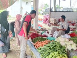 Satreskrim Polres Way Kanan Cek Harga Bahan Pokok Jelang Lebaran Tahun 2025 di Pasar Km 02