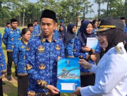 Peringatan HUT Way Kanan Ke-26, PLT Bupati Way Kanan Serahkan SK CPNS Formasi 2024