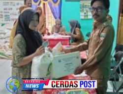 Pemerintahan pekon Baturaja salur kan bantuan ketahanan pangan berupa beras.