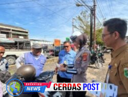 Polres Way Kanan Sosialisasi Pemutihan Pajak Kendaraan Bermotor Tahun 2025 di Pasar Baradatu*