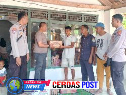 Kapolsek Rebang Tangkas Berikan Bantuan Kepada Korban Yang Rumahnya Tersambar Petir*