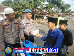 Semangat di Bulan Ramadhan 1447 H, Kapolsek Umpu Semenguk Bersama Anggota Bagikan Takjil Gratis