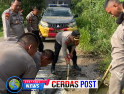 Peduli Keselamatan, Polres Way Kanan Perbaiki Jalan Berlubang Jelang Idul Fitri 1447 H*
