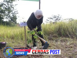 Bupati Way Kanan Pimpin Gerakan Bersih Lingkungan dan Penanaman Pohon Serentak