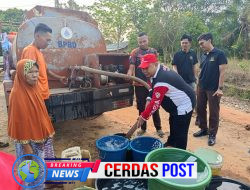 Kemarau Panjang, PMI dan Kejari Way Kanan Salurkan 25 Ribu Liter Air Bersih untuk Warga Blambangan Umpu