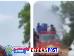 Cegah ISPA, Polres Way Kanan bersama Damkar dan BPBD Semprot Debu Vulkanik di Jalan*